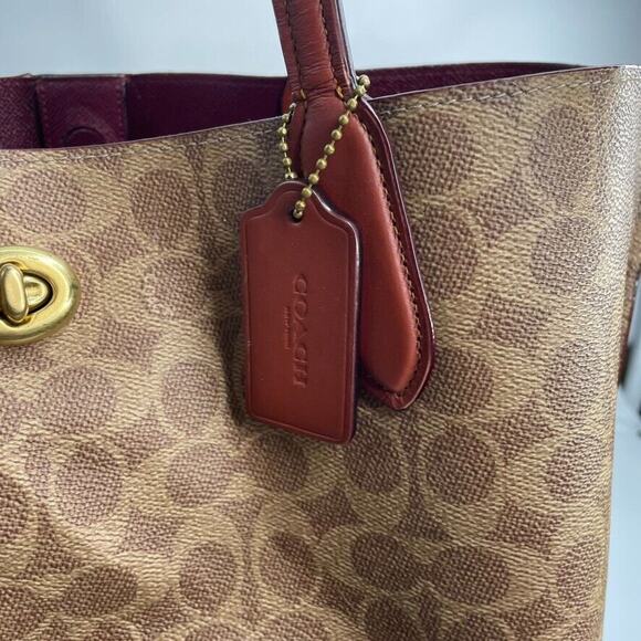 Coach Willow Tote In Signature Canvas C0693 Retail $350 Good Condition - Picture 2 of 8